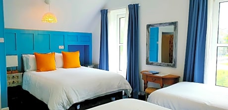 Family room-Deluxe-Ensuite with Shower-Mountain View