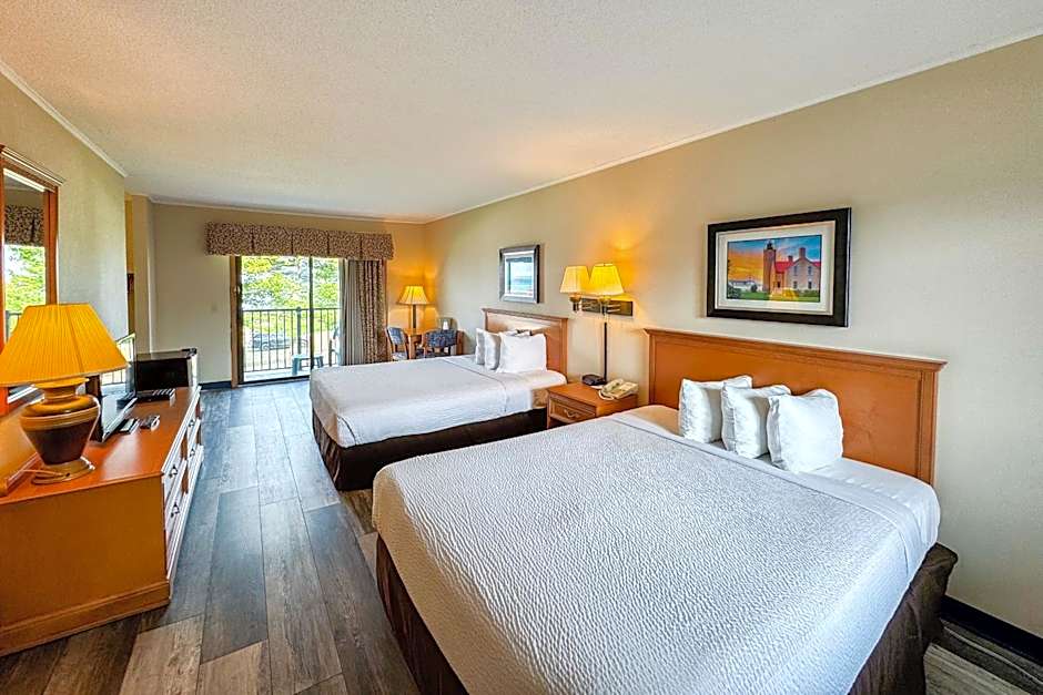 Days Inn by Wyndham Mackinaw City - Lakeview