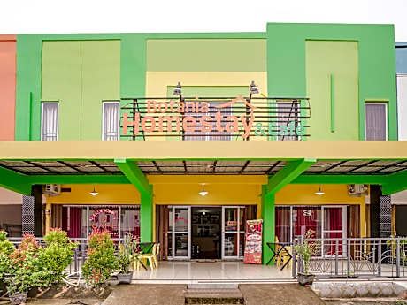 OYO 90024 Botania Homestay & Cafe