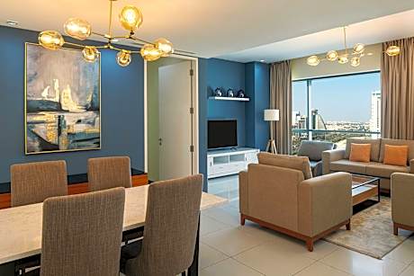 2 Bedroom Family Suite, Bedroom 1: 1 King, Bedroom 2: 2 Twin