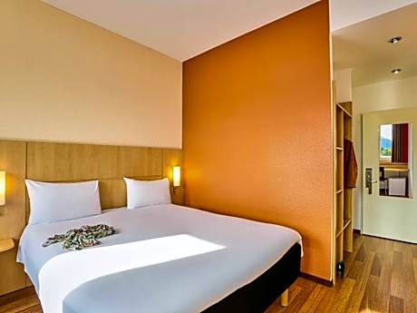Standard Double Room with Mountain View