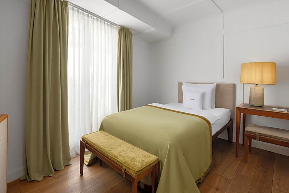 Louis Hotel