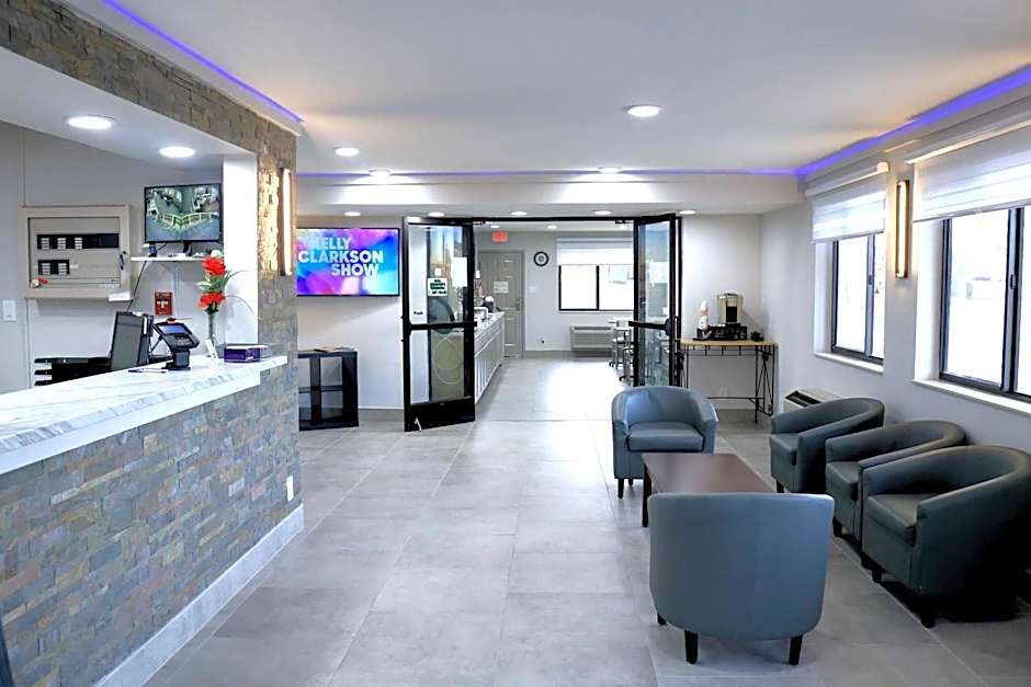 Econo Lodge Inn & Suites Southeast
