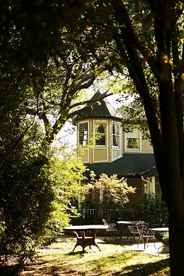 The Sanford House Inn & Spa