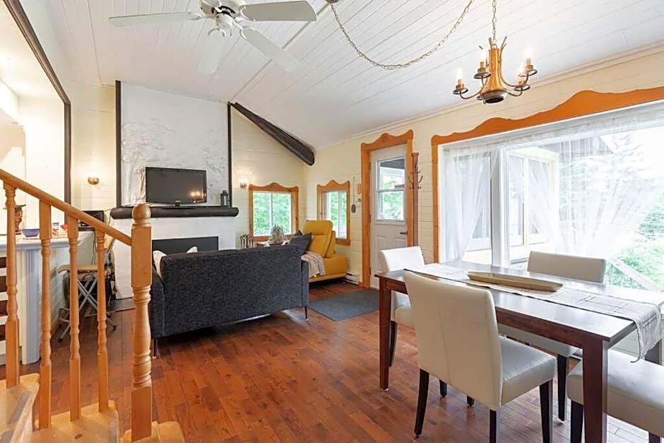 Chalet du Village - Rustic charm, lake - beach access