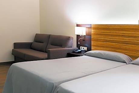 Family Room (3 Adults)