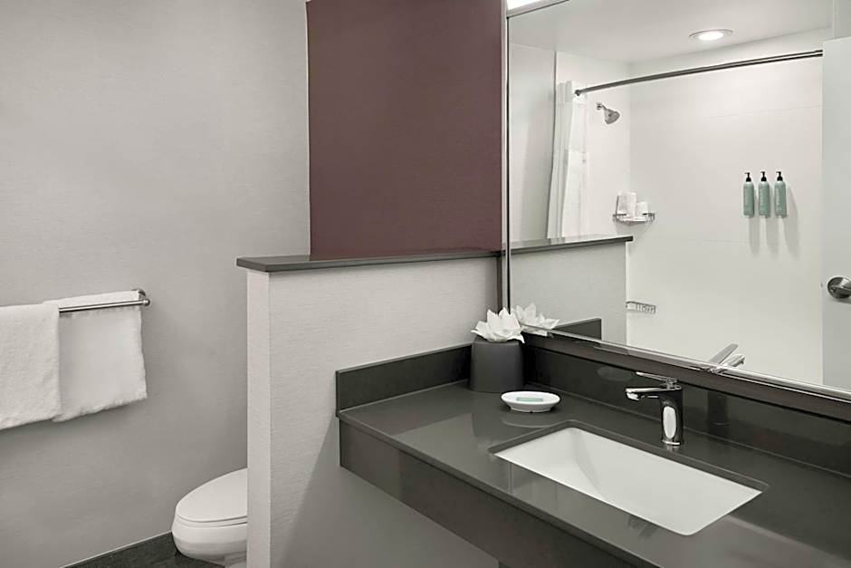 Courtyard by Marriott Kansas City Shawnee