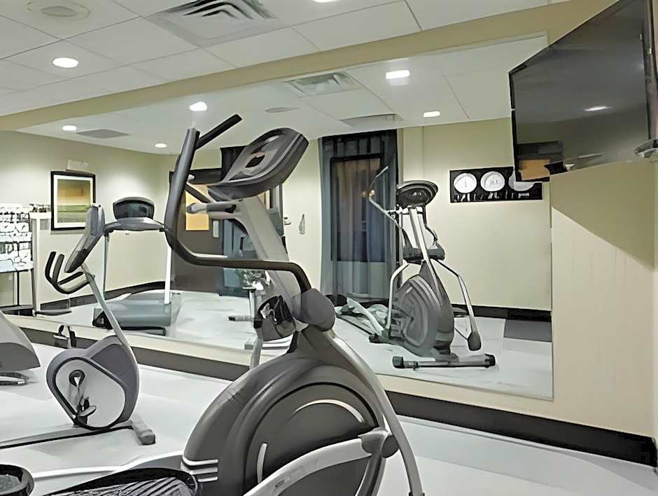 Holiday Inn Express & Suites Northeast By IHG