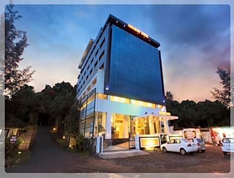 Holiday Vista Thekkady- Near Periyar Wildlife Sanctuary with sky view pool