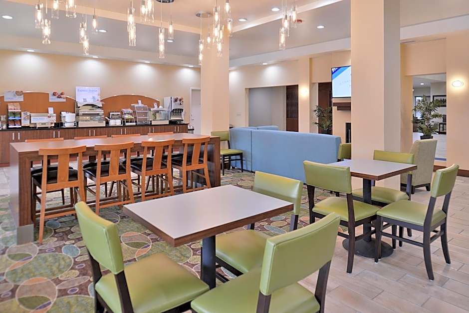 Holiday Inn Express & Suites Dearborn SW - Detroit Area By IHG