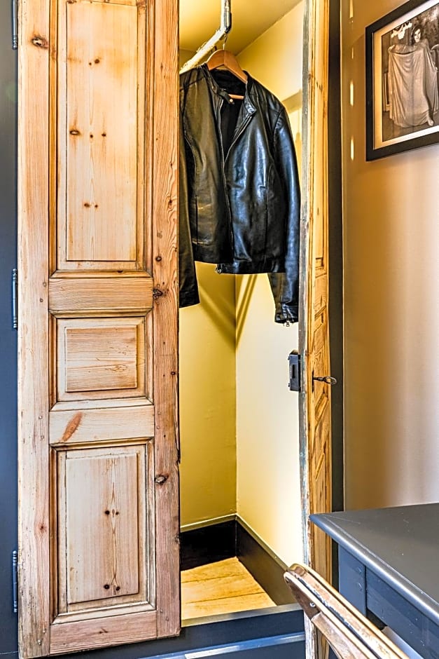 La Femme d'à Côté