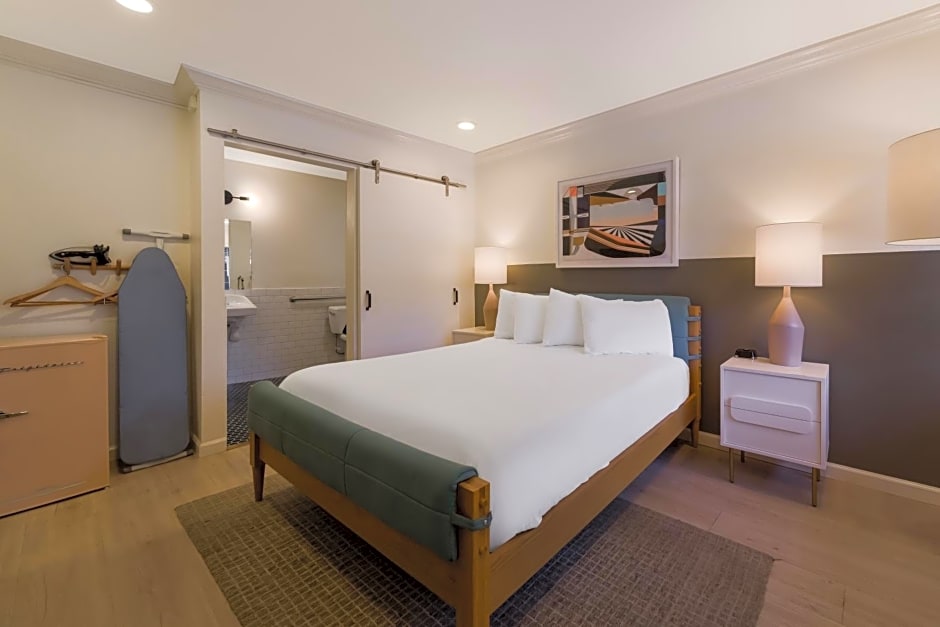 Signature Inn Oakland