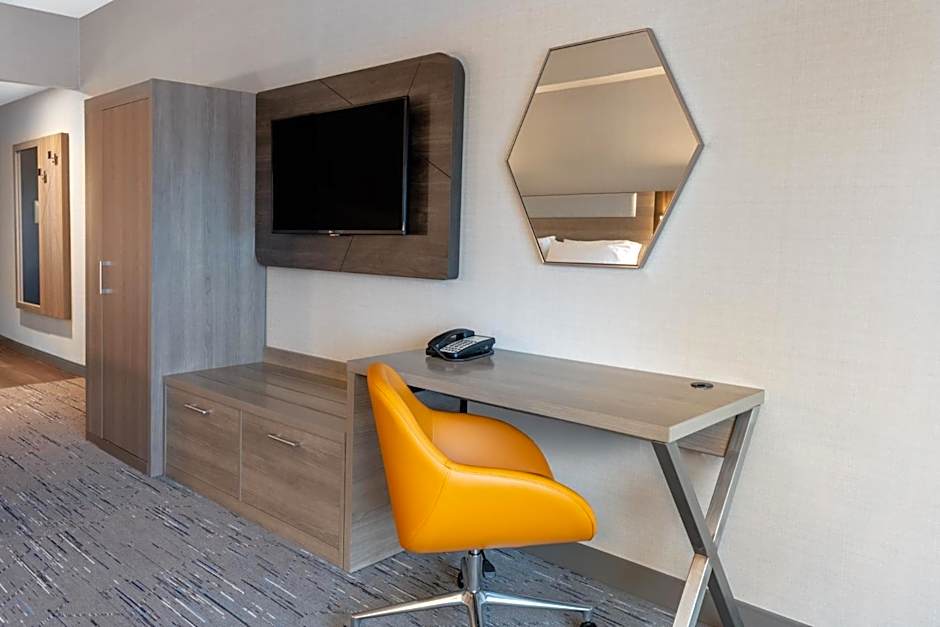 Holiday Inn Express & Suites Vaughan Southwest By IHG