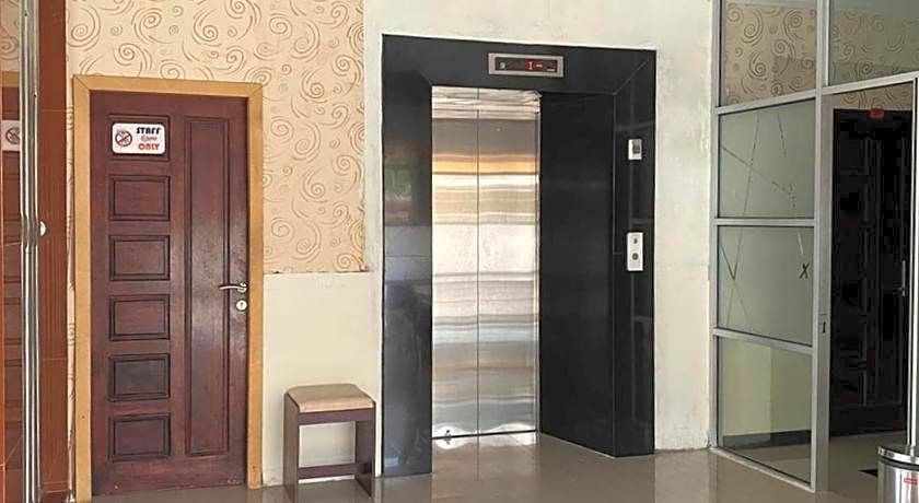 RedDoorz Plus Syariah @ Jalan Syiah Kuala Banda Aceh