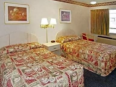 Econo Lodge Airport