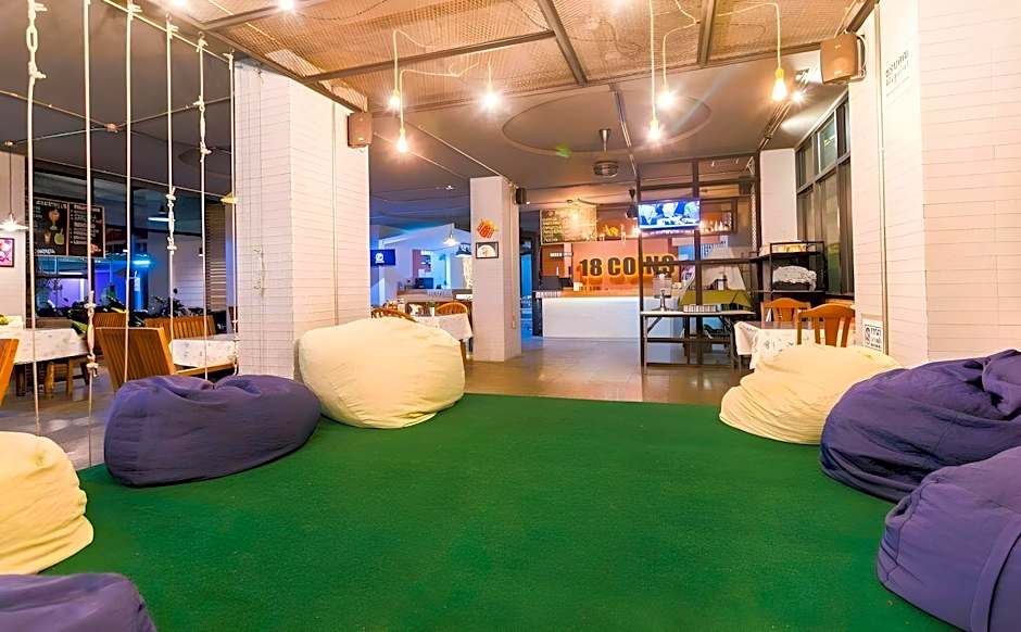 18 coins budget hotel