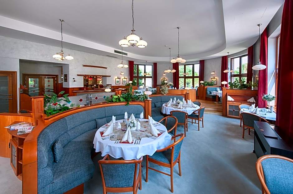April hotel Panorama