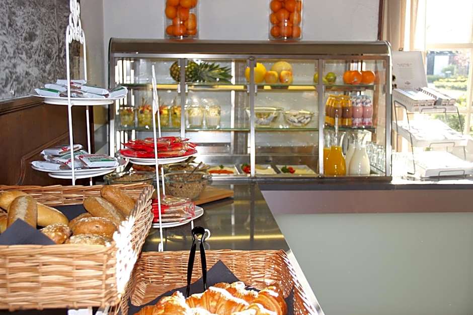 Strandhotel Dennenbos