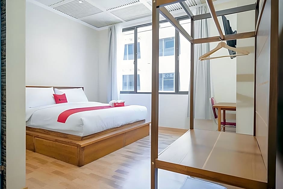 RedDoorz Plus near Soekarno Hatta Airport 2