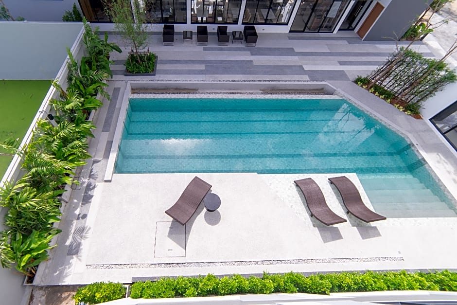 Gate43 Airport Hotel