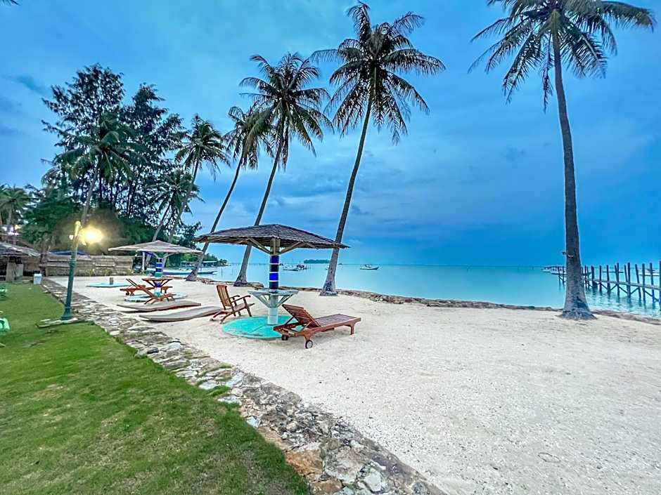 Arys Lagoon Bungalow & Hotel