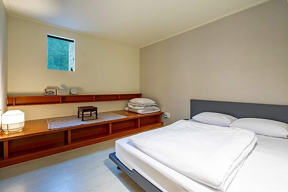 Mireuk Mireuk Beer Hostel