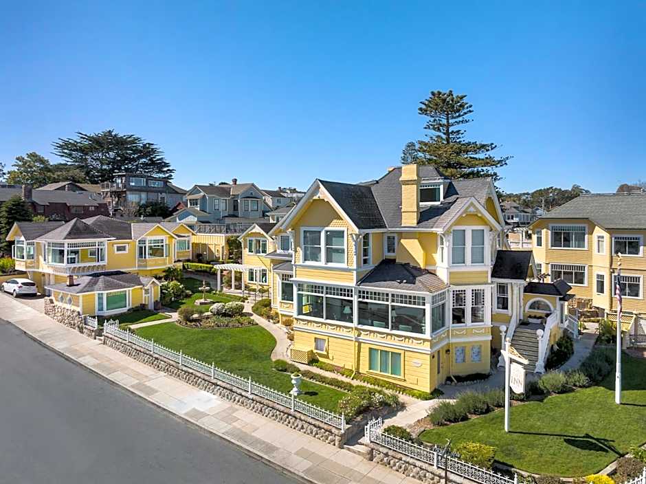 Seven Gables Inn