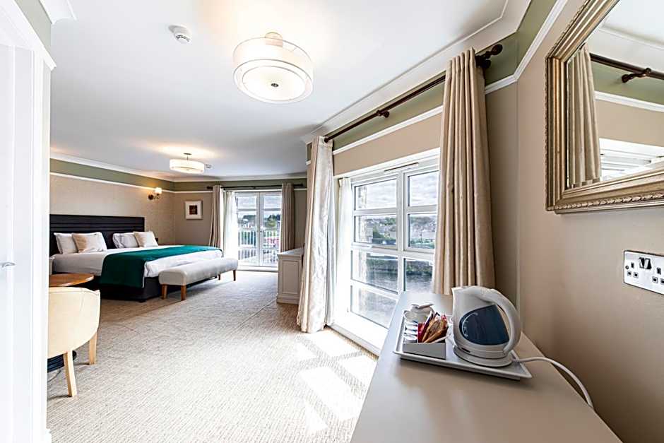 Photo 1 of 12 of 1 King Bed, River View