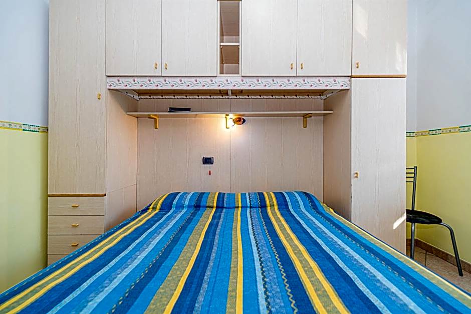 Apartment in villa 2 to 3 persons with large private garden