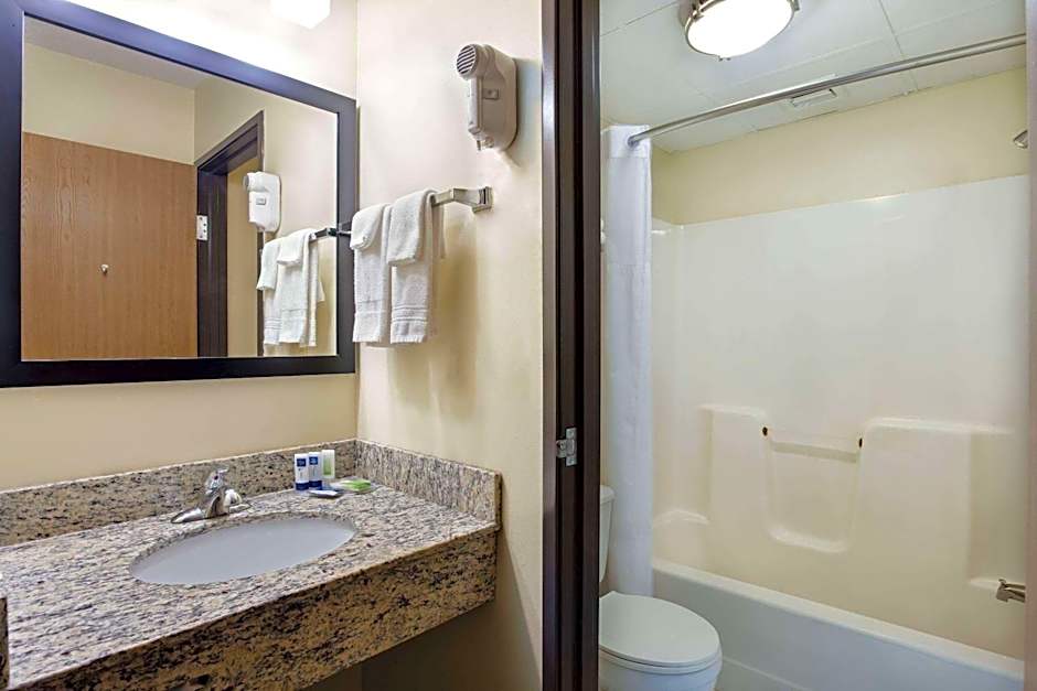 AmericInn by Wyndham Tomah