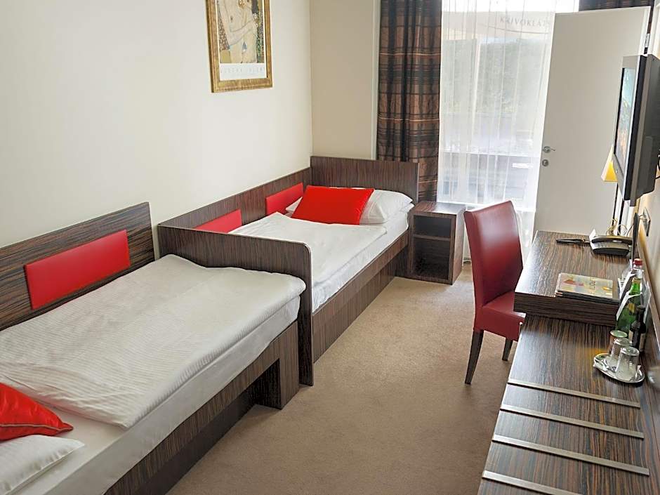 Ea Hotel Crystal Palace