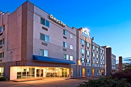 Days Inn by Wyndham Seatac Airport