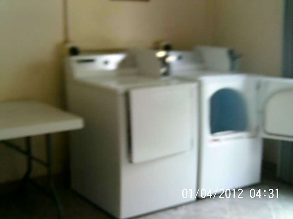 Budget Inn & Suites