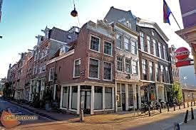 Jordaan Suite bed and bubbles