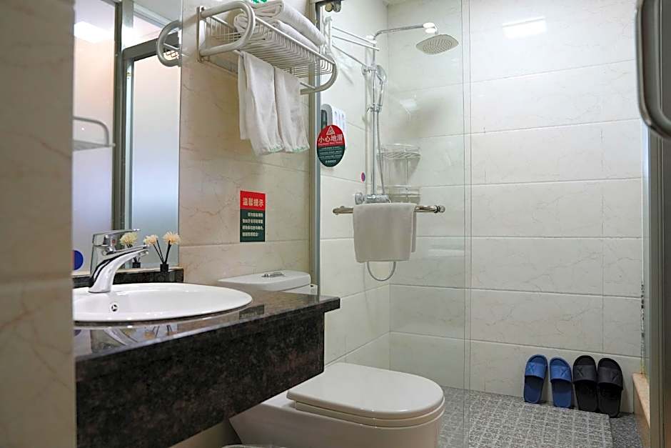 GreenTree Inn JiangSu ZhenJiang DingMao Industrial Park WoDe Square Express Hotel