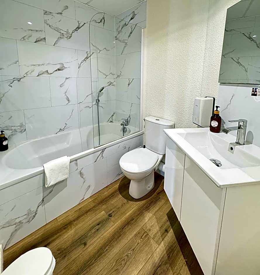 Couett'Hôtel Brest Port de plaisance, Les pieds dans l'eau