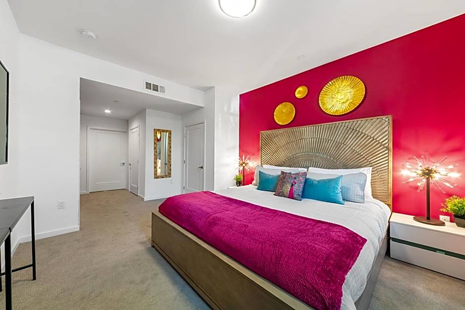 Fairfax District Chic City Oasis 2 BR Apt with Den 136