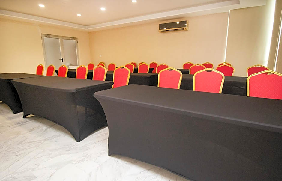 Ramada Panama Centro via Argentina