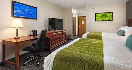 Queen Room with Two Queen Beds - Poolside