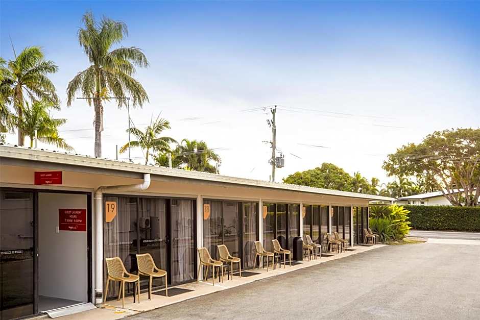 Nightcap at Queens Beach Hotel