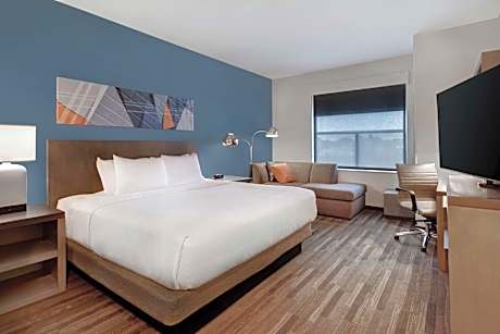 King Room with Roll-In Shower - Disability Access