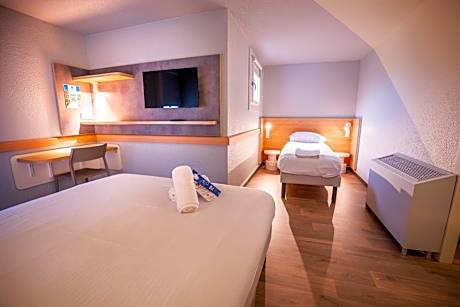 Family Room with One Double Bed and Two Single Bed