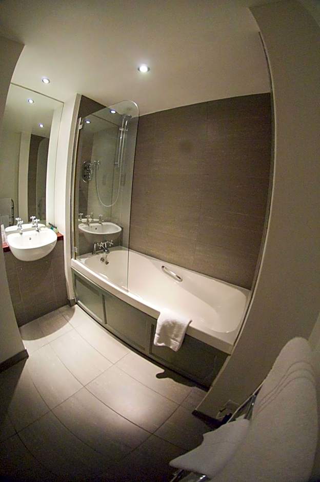 Queens Hotel & Spa