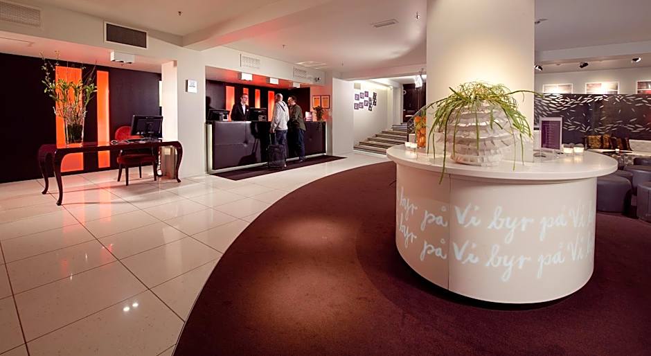 Home Hotel Folketeateret