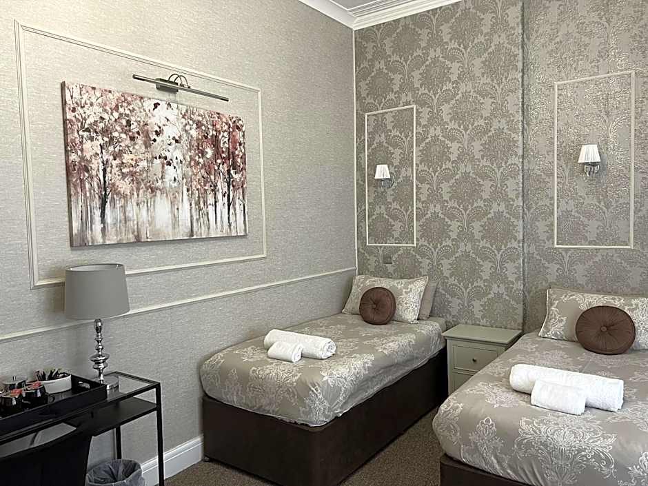 Tanes Hotel