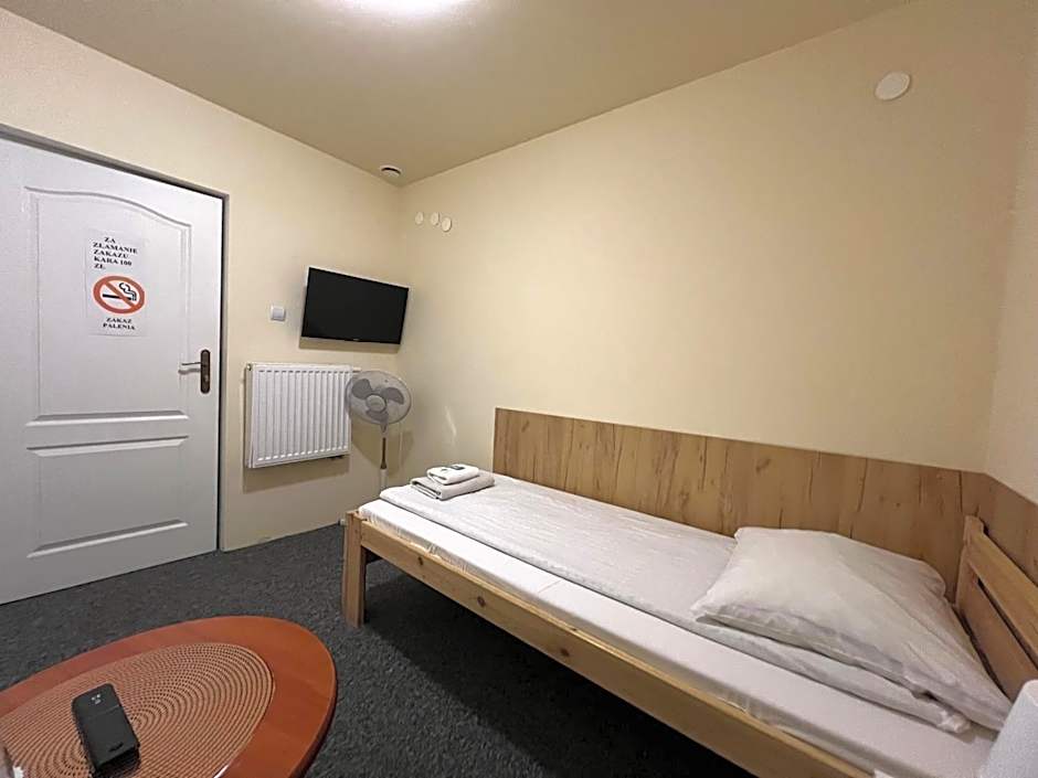 ETNA - Hostel -Noclegi Rzeszów 24 Pokoje -PARKING-