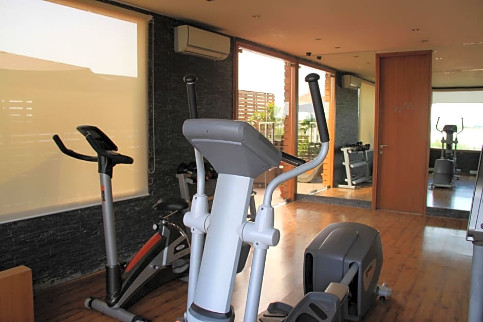 Udman Hotel Panchshila Park