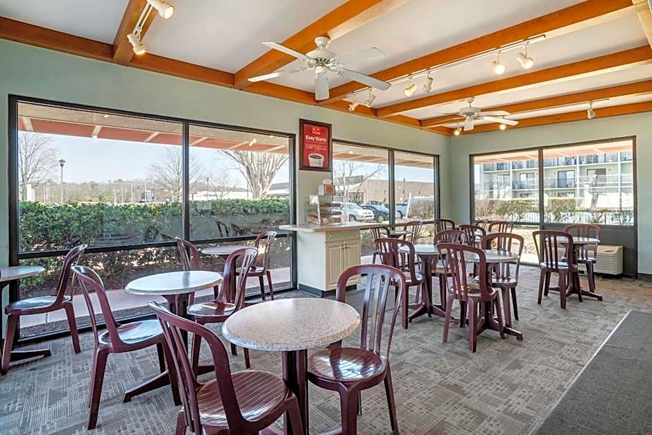 Econo Lodge Inn & Suites Rehoboth Beach