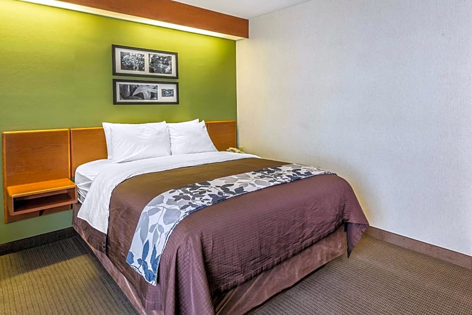 Sleep Inn & Suites Bay View Acme - Traverse City