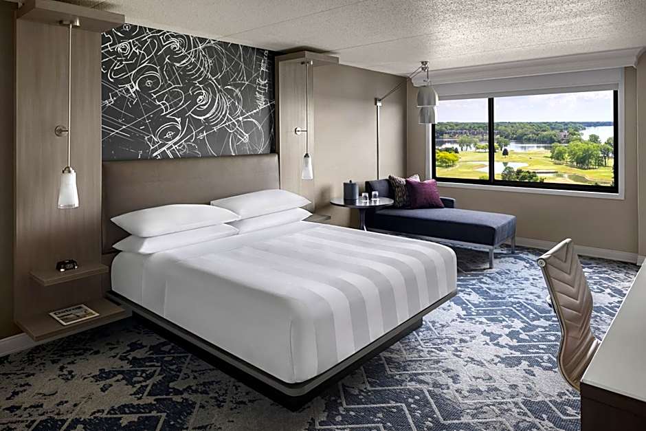 Photo 1 of 7 of Deluxe 1 King Bed